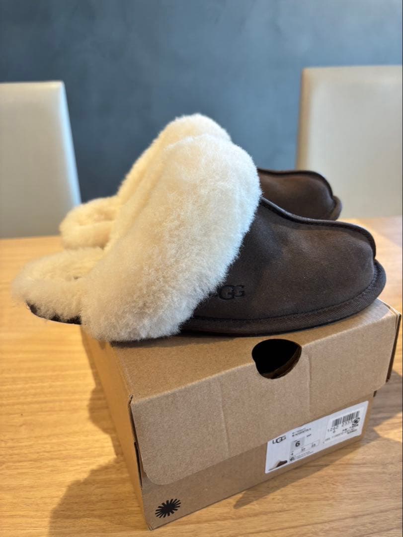 UGG スリッパ