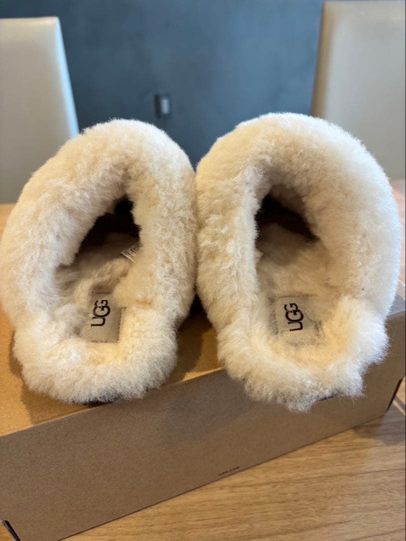 UGG スリッパ