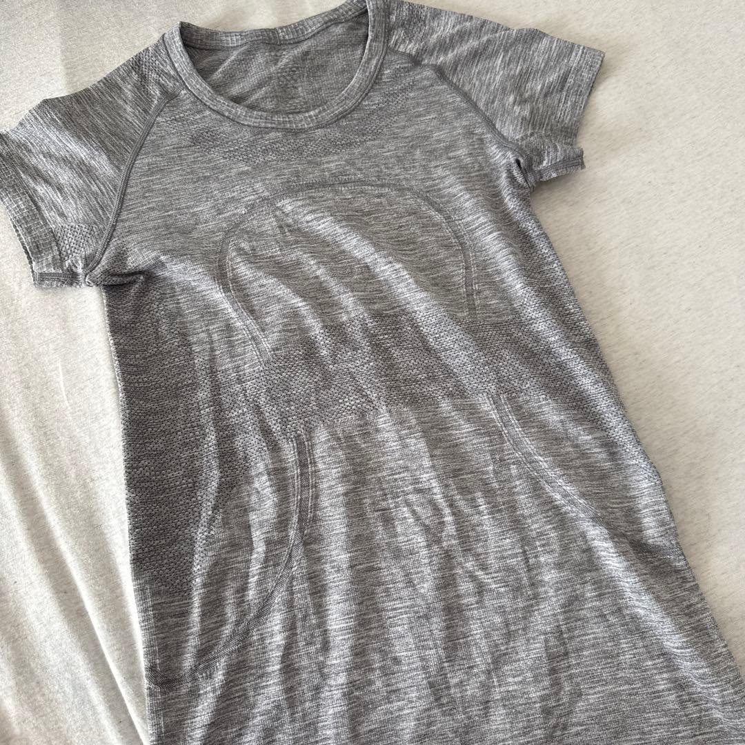 Lululemon Swiftly Tech 半袖シャツ 2.0 グレー