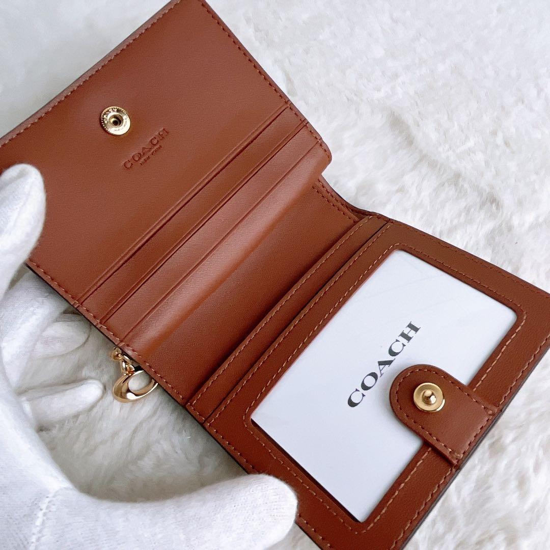 新品未使用 COACHコーチ 財布 コンパクト 二つ折り 馬車 チャーム レザー
