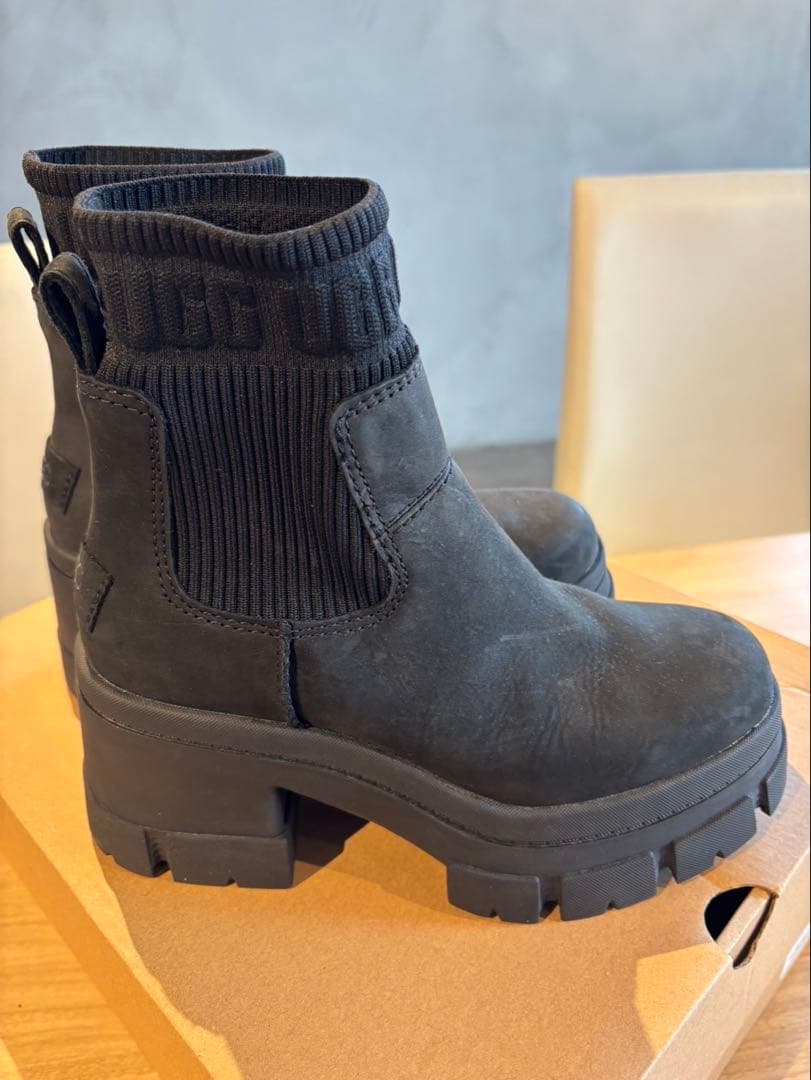UGG 厚底ブーツ