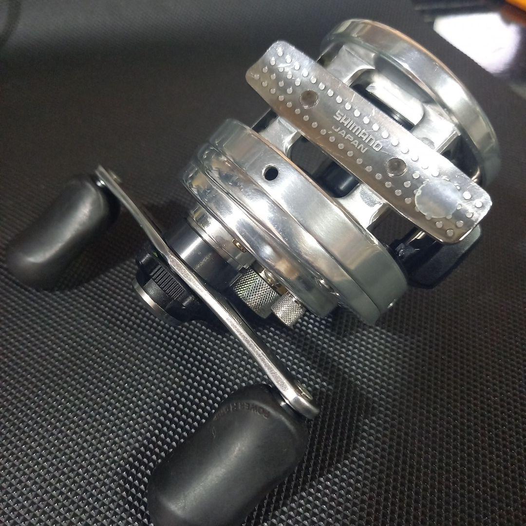 シマノ 12カルカッタ200右巻き　ベイトリール