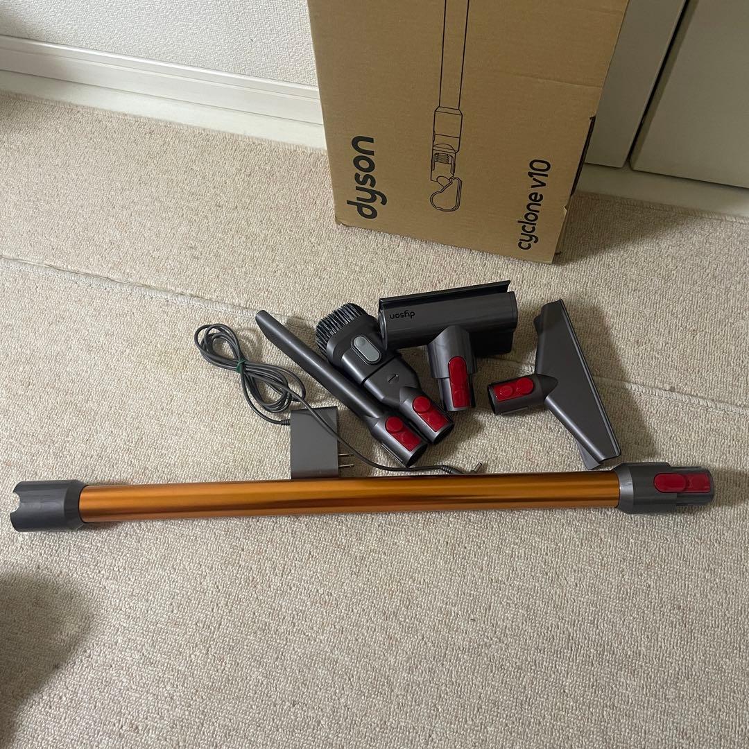 美品　Dyson ダイソン SV12 コードレス掃除機　箱・ノズル付き