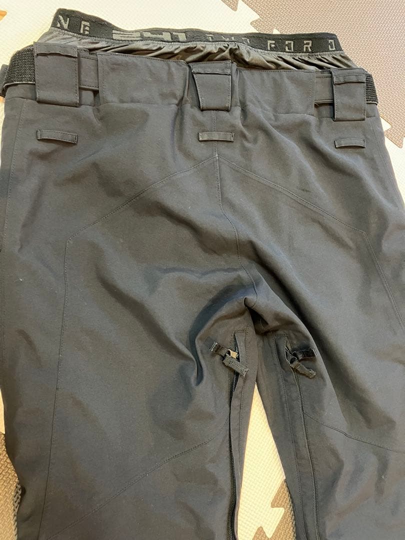 241 GORE-TEX ブラック スノーボードパンツ TWO FOR ONE