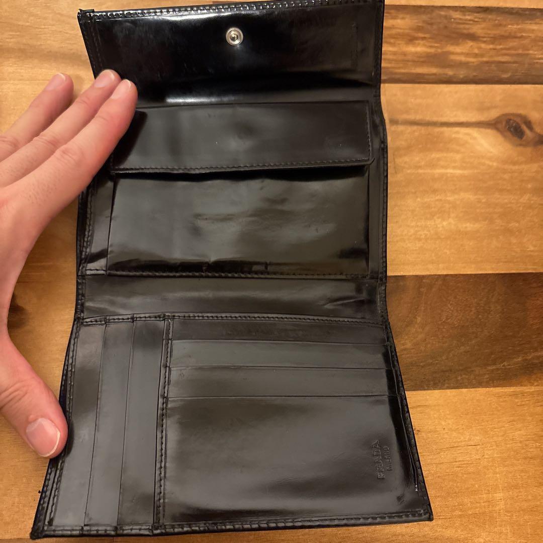 PRADA エナメル　二つ折り財布　ブラック