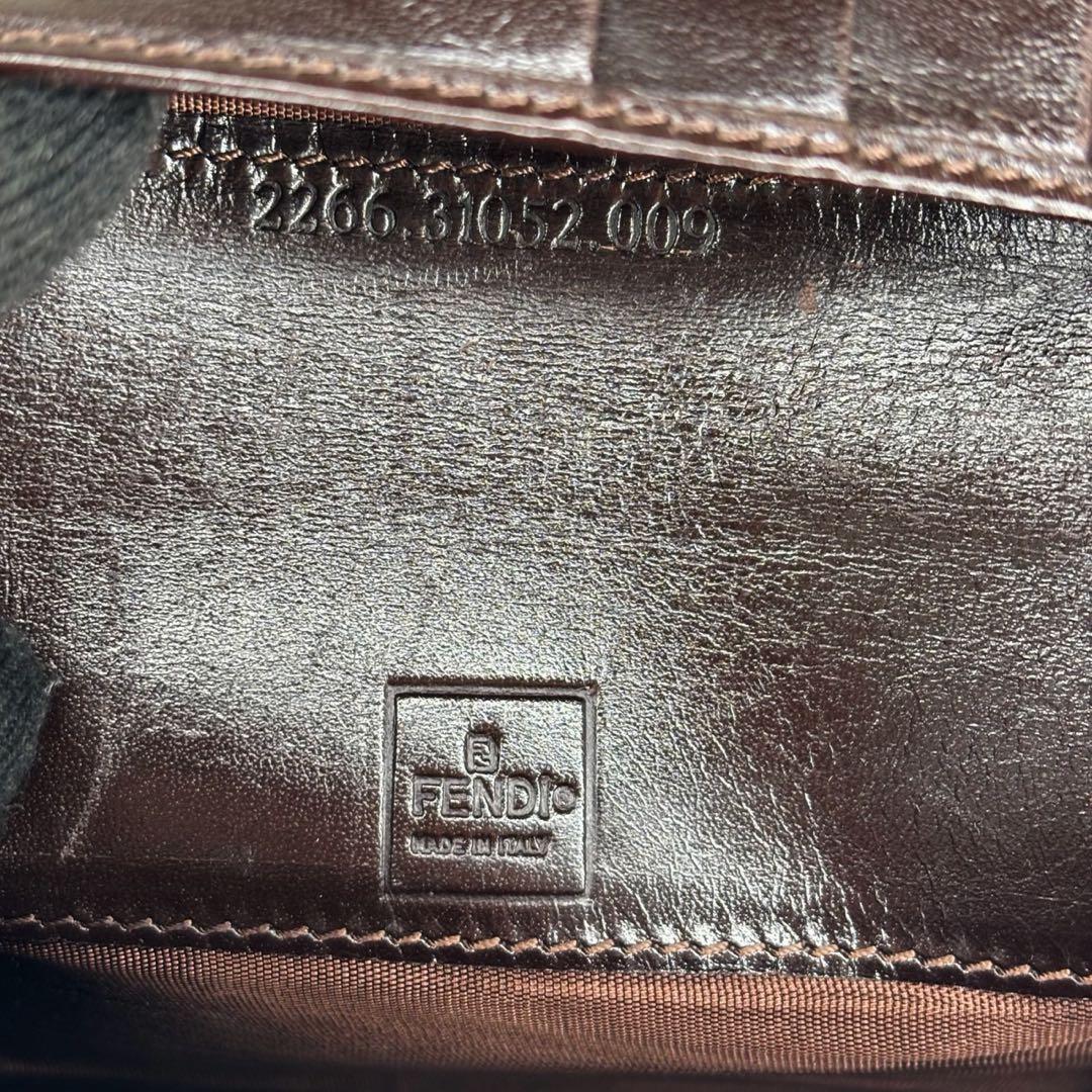 極美品　FENDI フェンディ　財布　二つ折り　M93