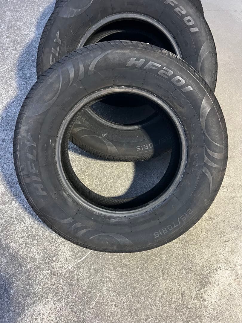 215/70R15 タイヤ 4本セット 美品