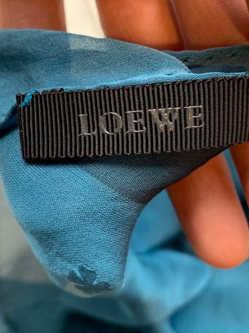 【新品未使用】LOEWE シルクストール 青色 イタリア製