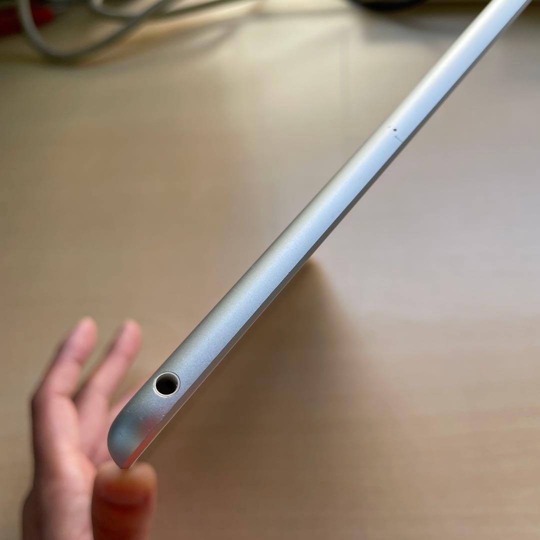 iPad 第6世代　A1893　Wi-Fiモデル　シルバー　32GB #3
