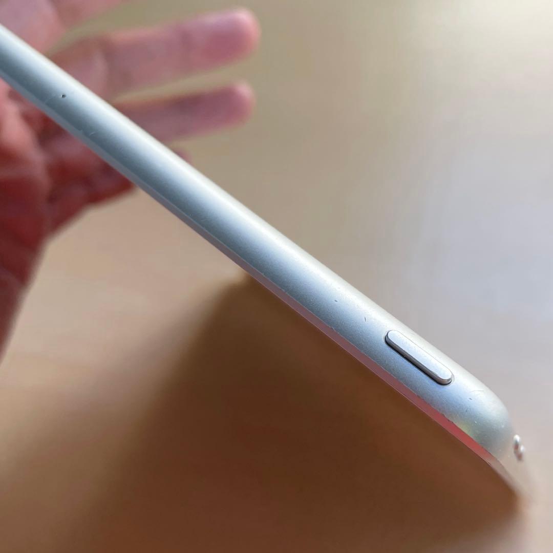 iPad 第6世代　A1893　Wi-Fiモデル　シルバー　32GB #3