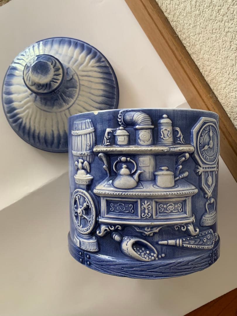 ブルー陶器 浮彫り装飾品
