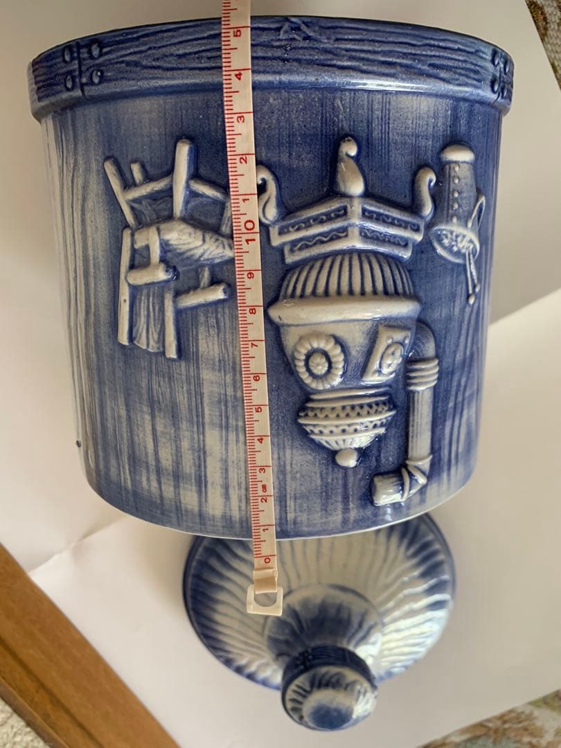 ブルー陶器 浮彫り装飾品