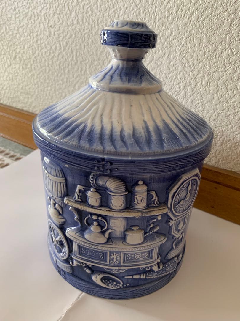 ブルー陶器 浮彫り装飾品