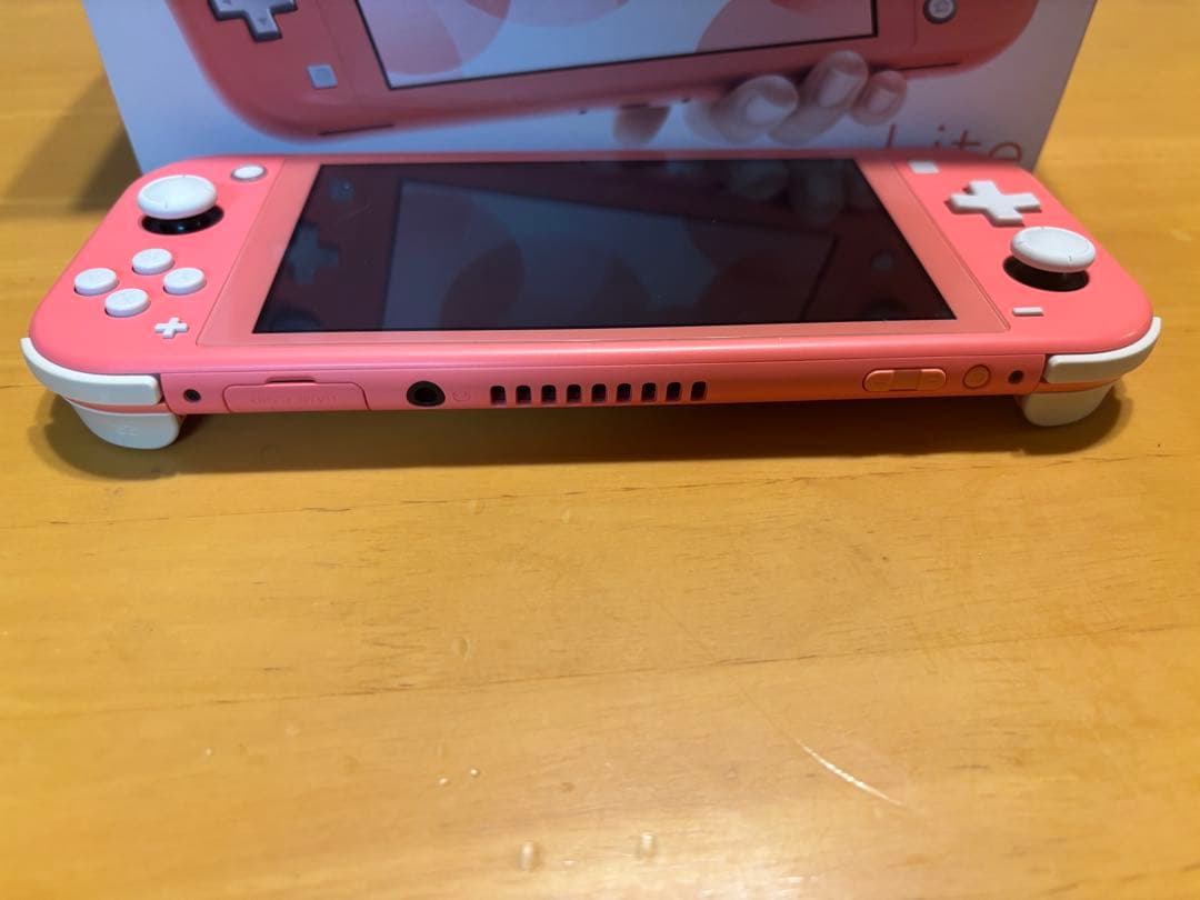 Nintendo Switch Light コーラル　（本体）