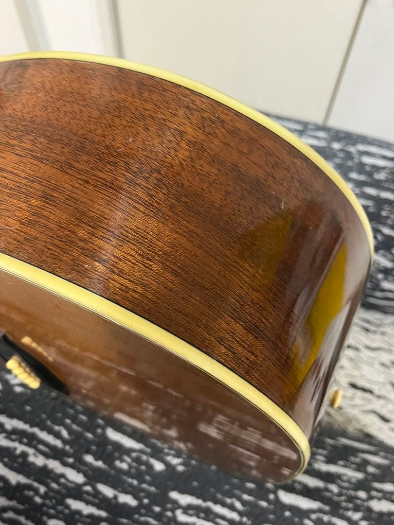 早期売りの為セール中　Morris アコースティックギター　MV-701