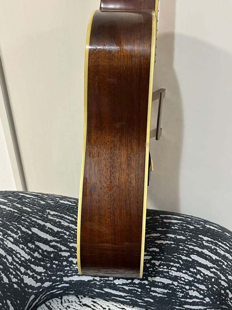 早期売りの為セール中　Morris アコースティックギター　MV-701