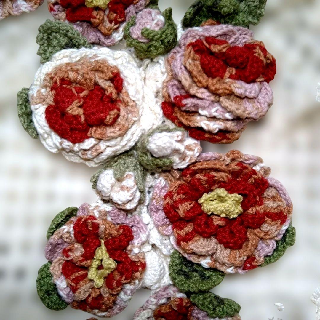 薔薇モチーフ付きカーディガン（綿素材生成り色）　 カネコイサオ
