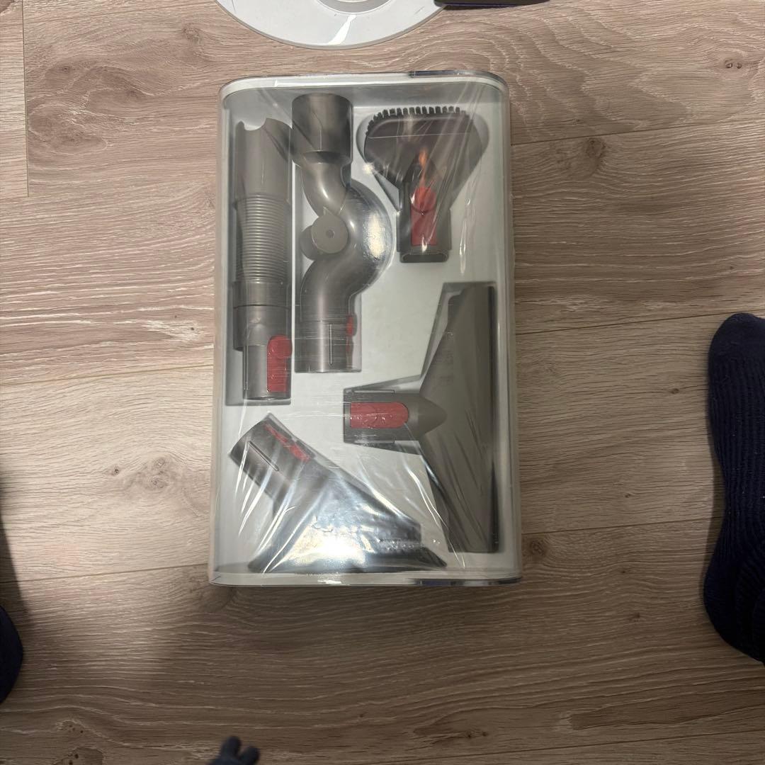 b*2様 Dyson Cyclone 本体＋アタッチメント多数 バッテリーなし