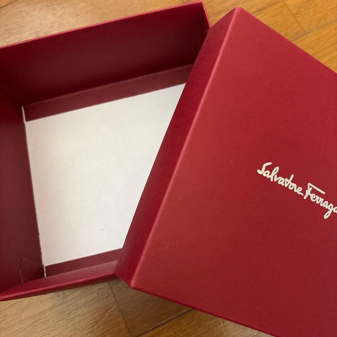 フェラガモ　カチューシャ　Salvatore Ferragamo