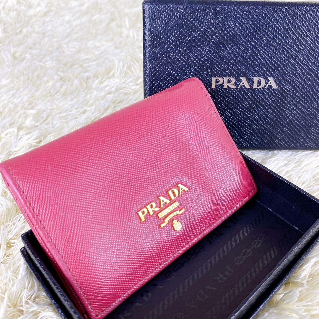 PRADA パスケース カードケース ピンク　革　金具　名刺入れ　箱付き