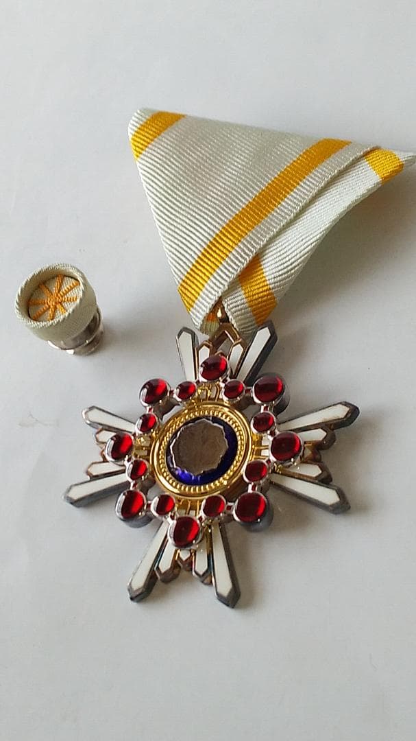 希少品 勲五等瑞宝章 勲章 ミリタリー ミリタリーグッズ 旧日本軍 美品 です。