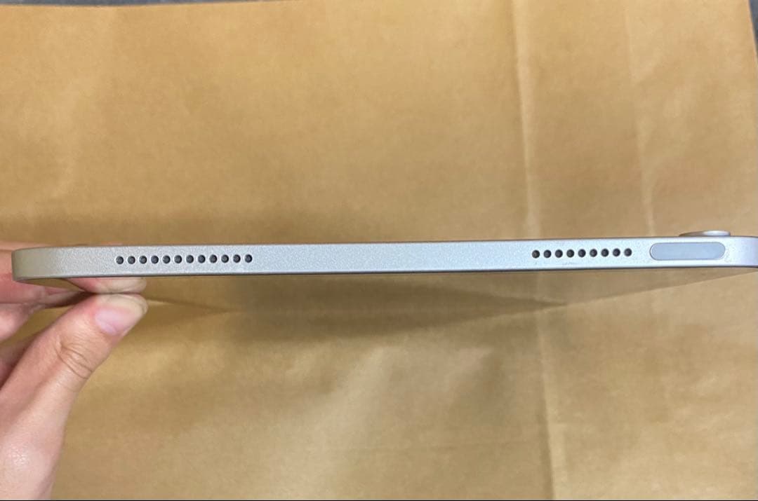 iPad 第10世代 WiFiモデル シルバー 本体