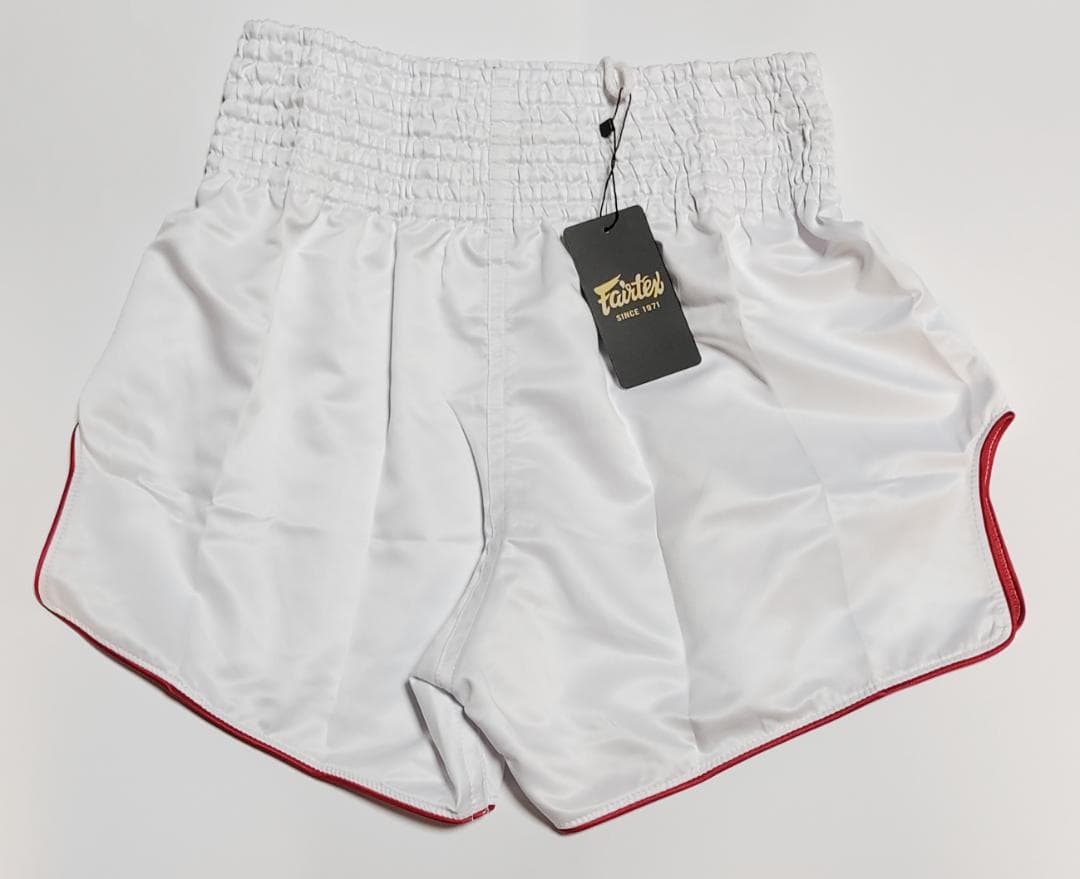 【Fairtex】ムエタイ トランクス ホワイト サイズ M　レッド円型刺繍付き
