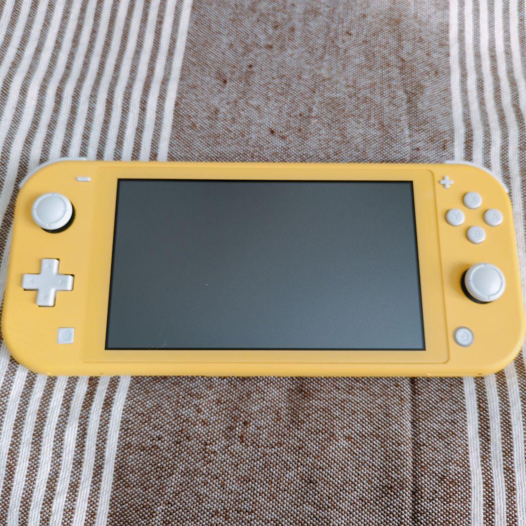 Nintendo Switch Lite イエロー ピカチュウ持ち運びケース付き
