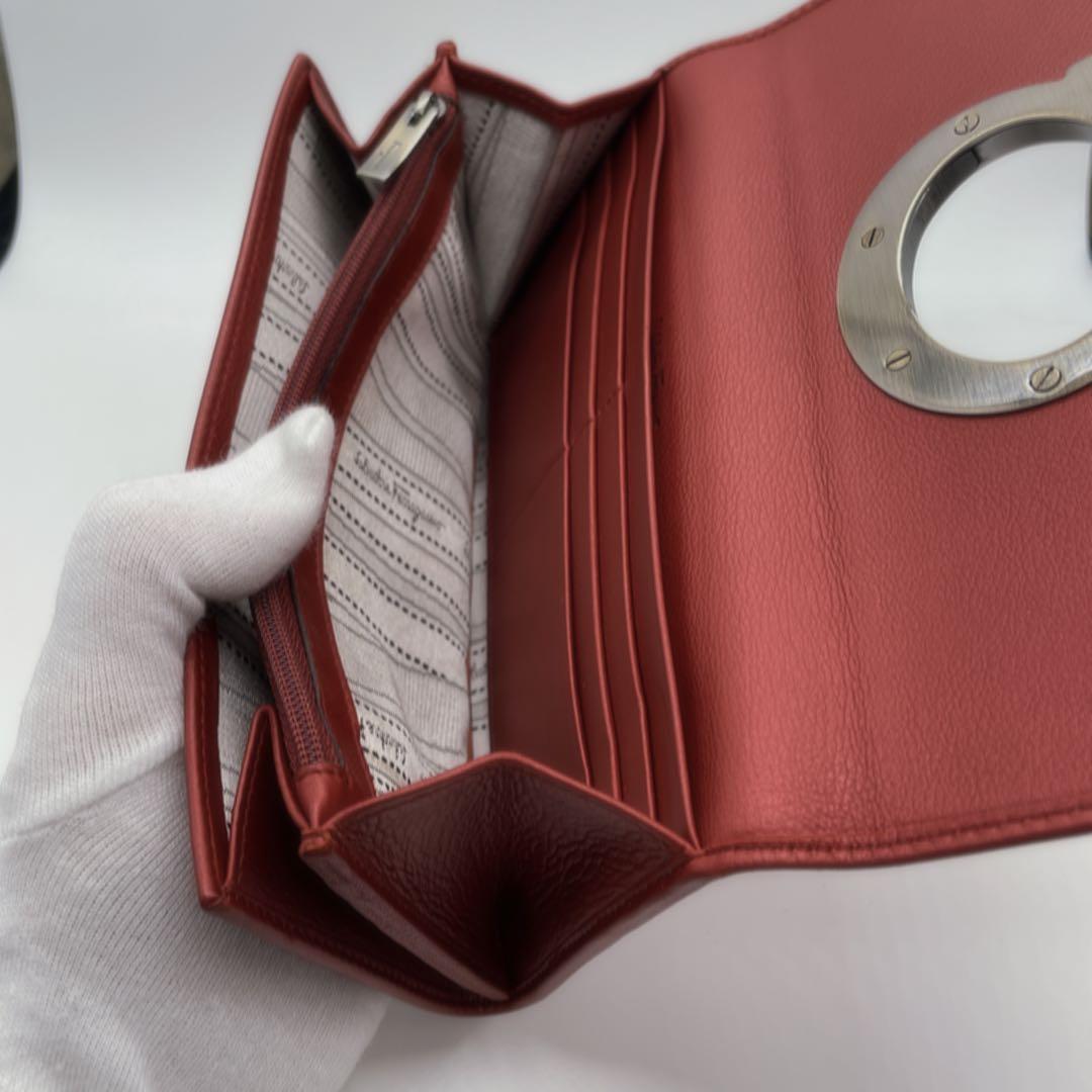 【美品】SalvatoreFerragamoフェラガモ 二ッ折　長財布　赤
