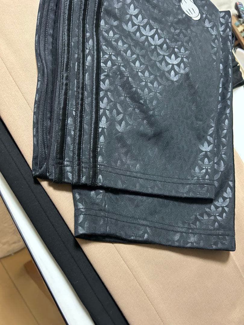 Adidas FIREBIRDミッキーマウス モノグラム トラックパンツ