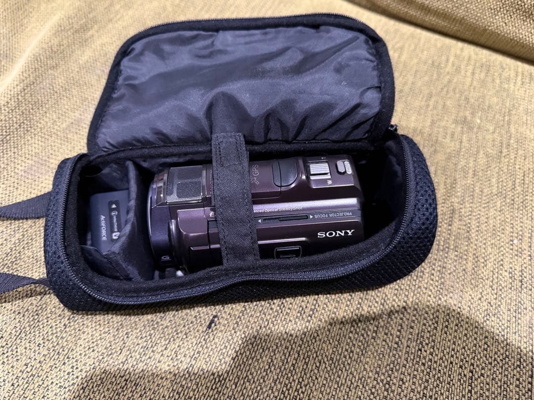 【ジャンク品】SONY ビデオカメラ 本体 + バッテリー + ケース　コード