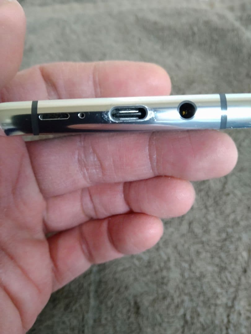 値下げしました。ARROWS　NX9　ホワイト