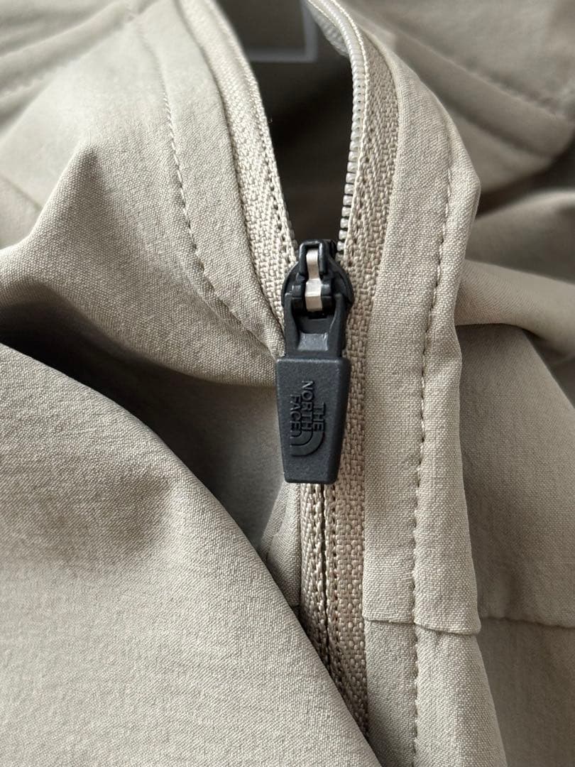 The North Face フード付きジャケット ベージュ