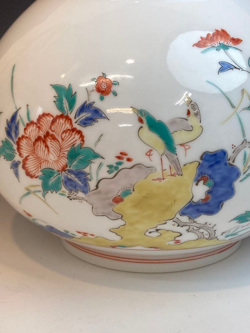 人間国宝 十三代 酒井田柿右衛門 作 錦牡丹鳥文花瓶 共箱 高さ 17cm