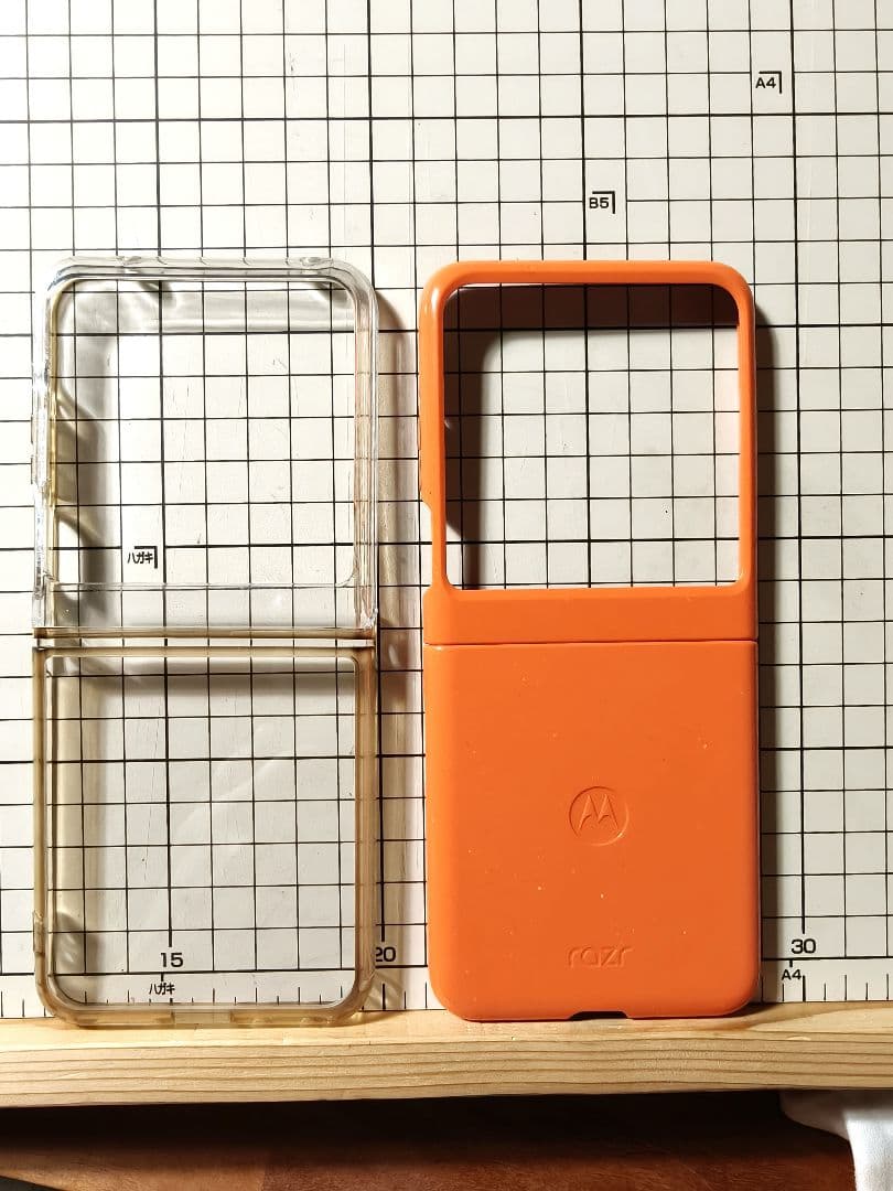 【値引】Motorola razr 50 オレンジ　液晶漏　外側美品　目黒蓮CM