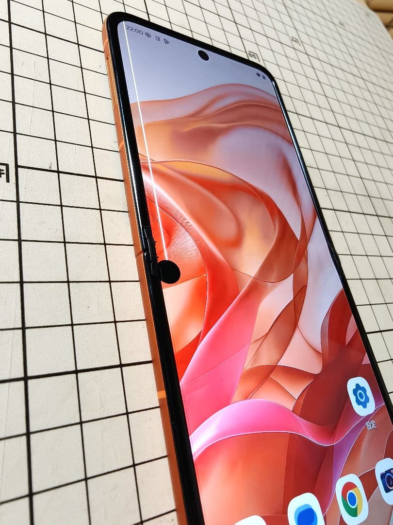 【値引】Motorola razr 50 オレンジ　液晶漏　外側美品　目黒蓮CM