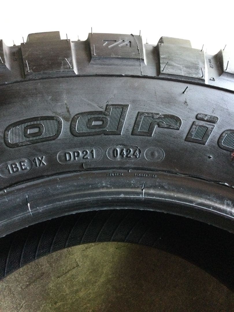 BFグッドリッチ 255/75R17 Mud-Terrain KM2