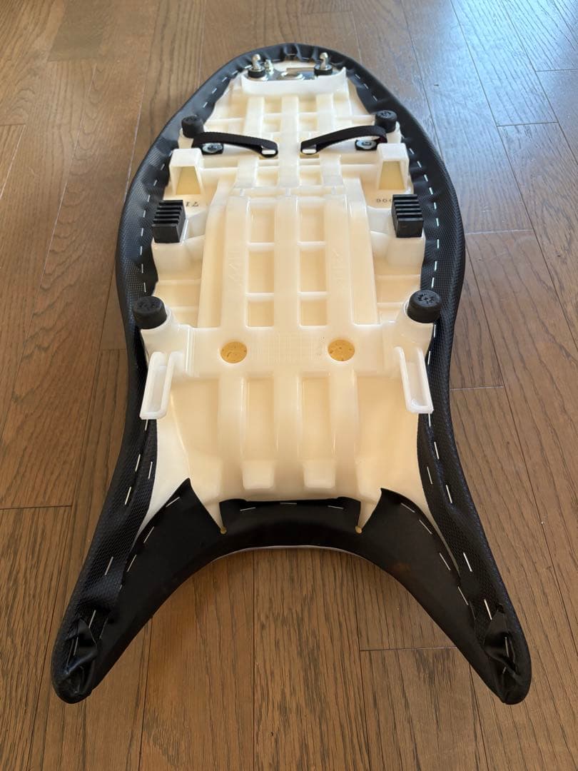 スズキ グラディウス400用 ハイシート