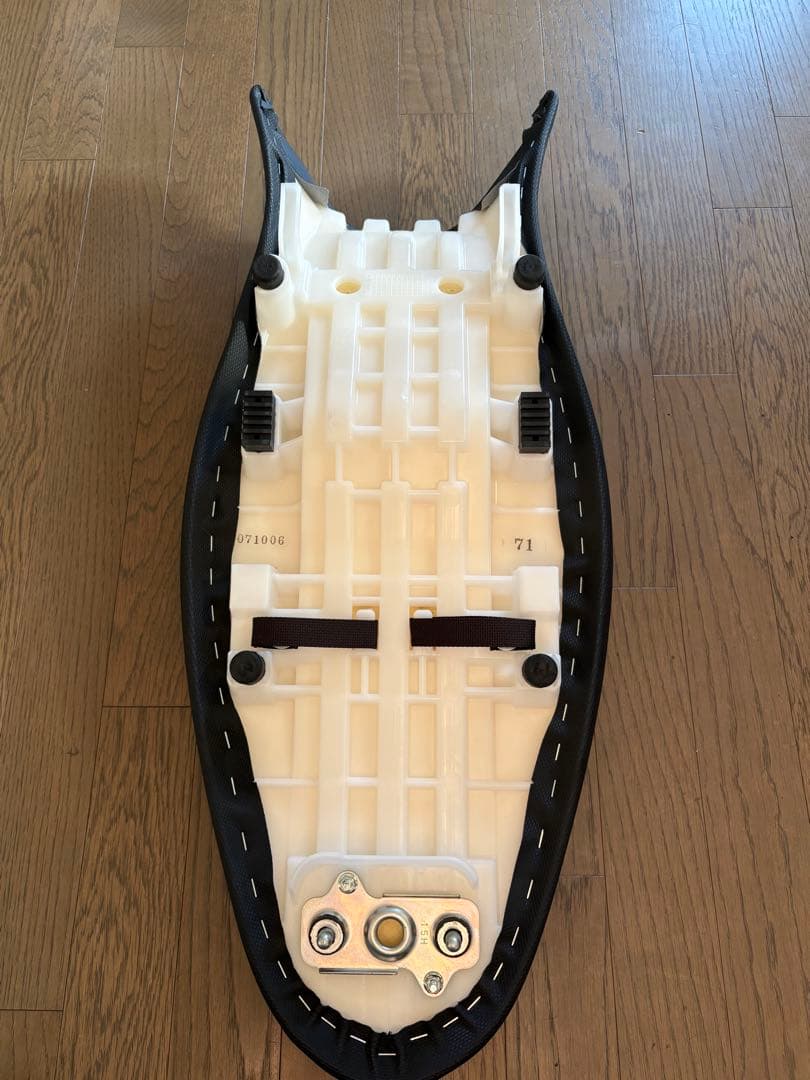 スズキ グラディウス400用 ハイシート