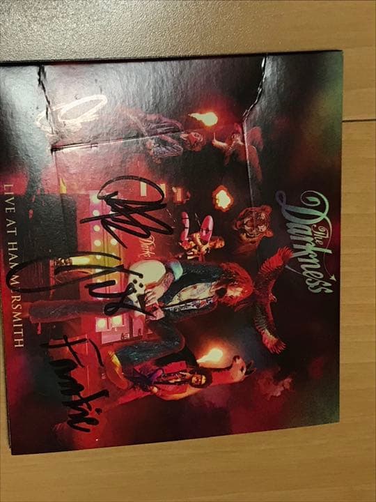The Darkness のサイン入りCD