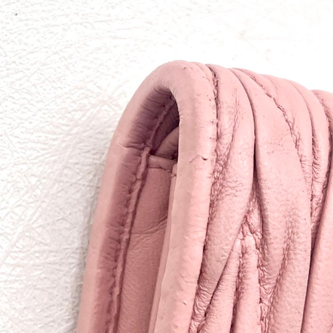 大人気 miu miu ミュウミュウ マテラッセ 二つ折り財布　0315-④