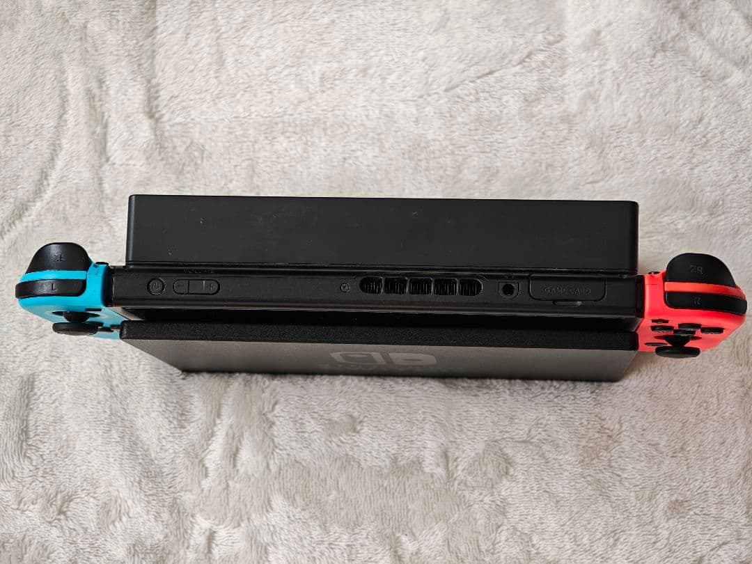 さ*け様 Nintendo Switch 本体 青/赤 sdカード64gb付き