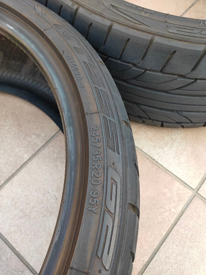 ② NITTO ニットー NT555 245/35R20 2本