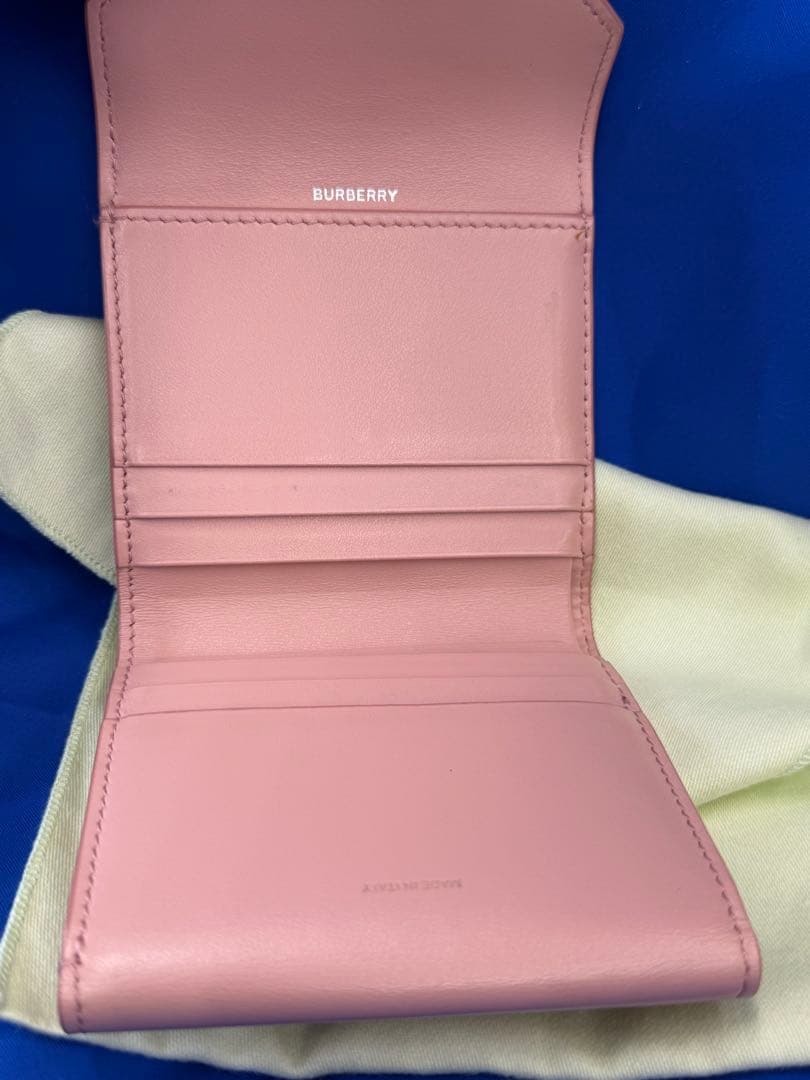 バーバリー 財布　可愛い　ピンク　羊革　2つ折り財布