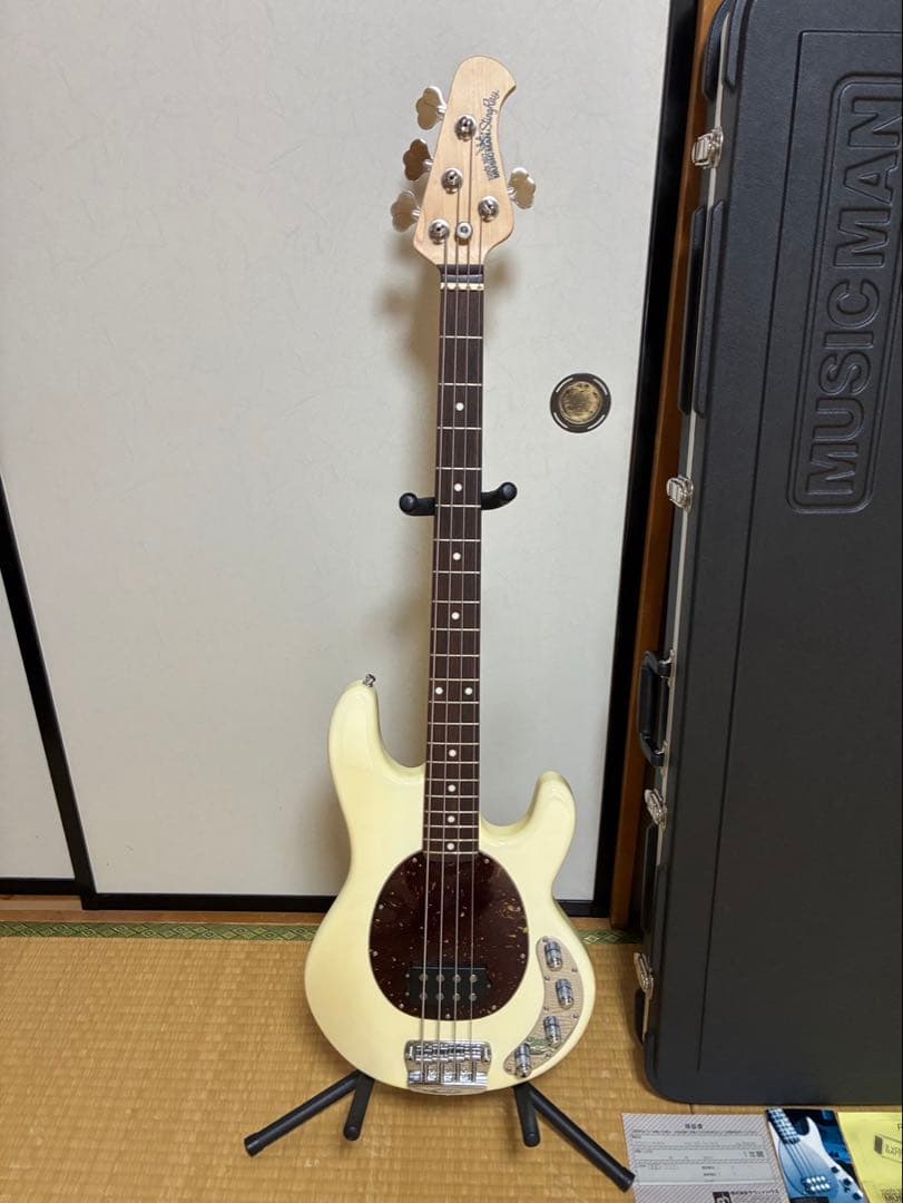 ヒロ　MUSICMAN Stingray4 White Rose