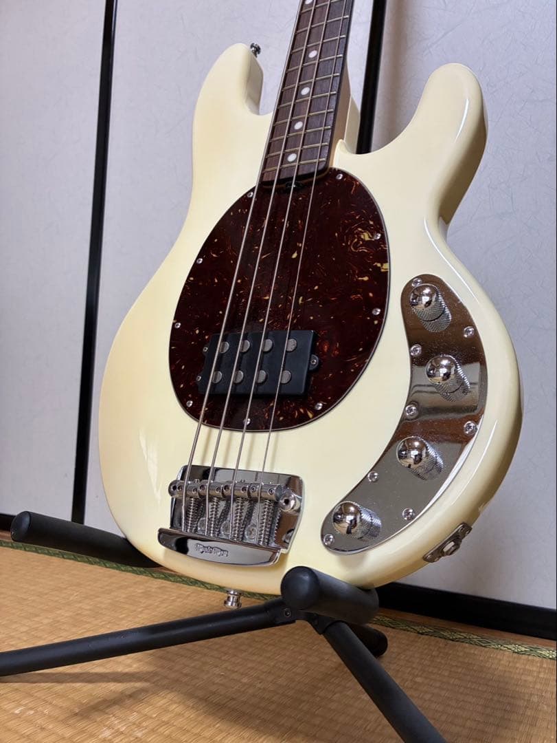 ヒロ　MUSICMAN Stingray4 White Rose