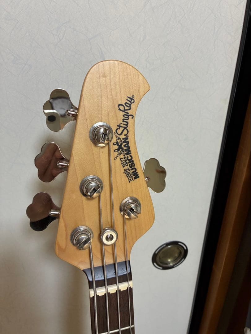ヒロ　MUSICMAN Stingray4 White Rose
