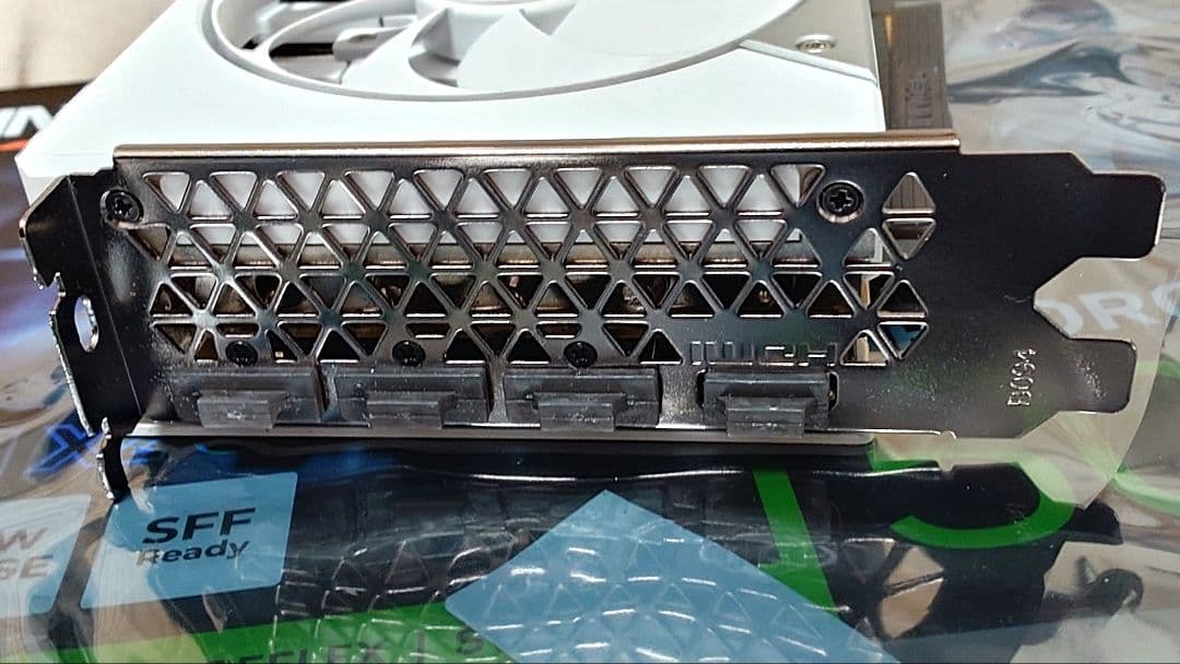 【新品同様】INNO3D製 RTX5070 12GB ホワイト＆シルバー