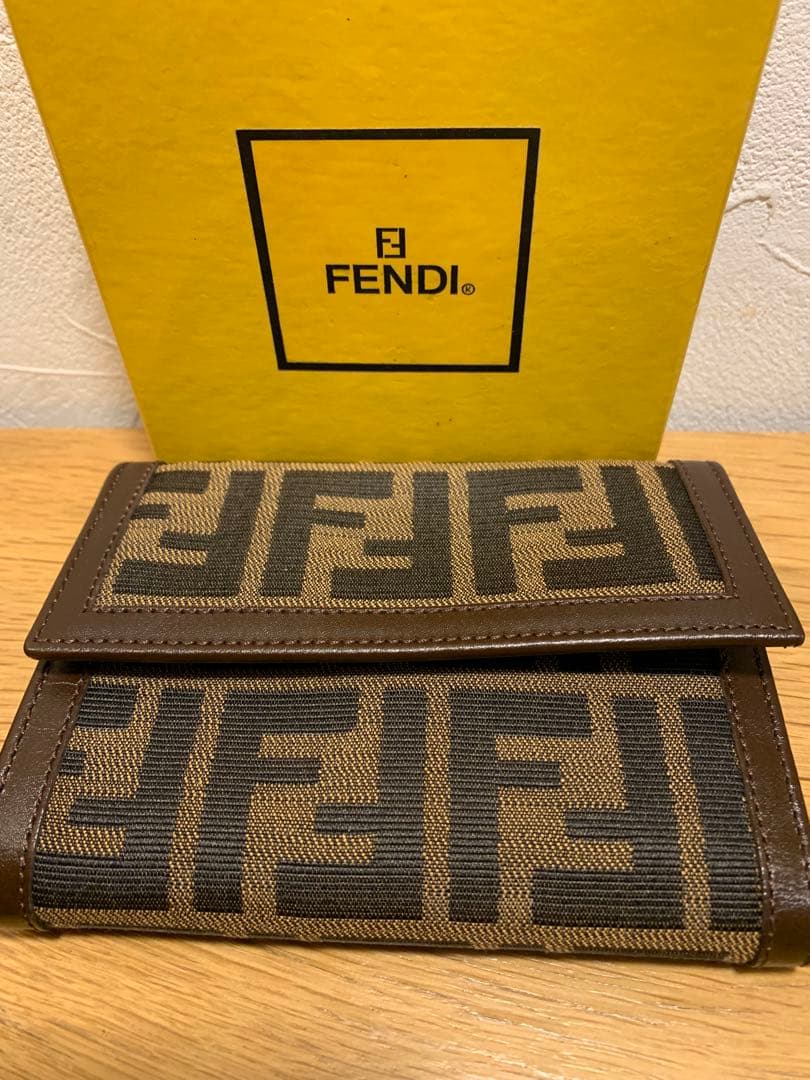 【新品未使用】FENDI ズッカ柄　三つ折り財布