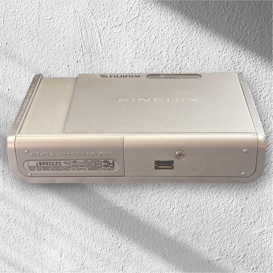 【FUJIFILM】富士フィルム FINEPIX Z1 /シルバー/充電器付